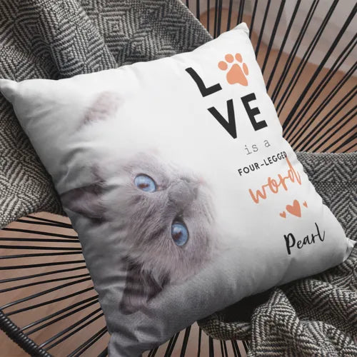 パーソナライズクッション｜「I Love Daddy」「I Love Mommy」「Love is a Four Legged Word」の 3 デザインを含む